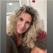 Insegnante di Hatha Yoga con diploma e certificazione specializzata in respirazione accompagnata al movimento